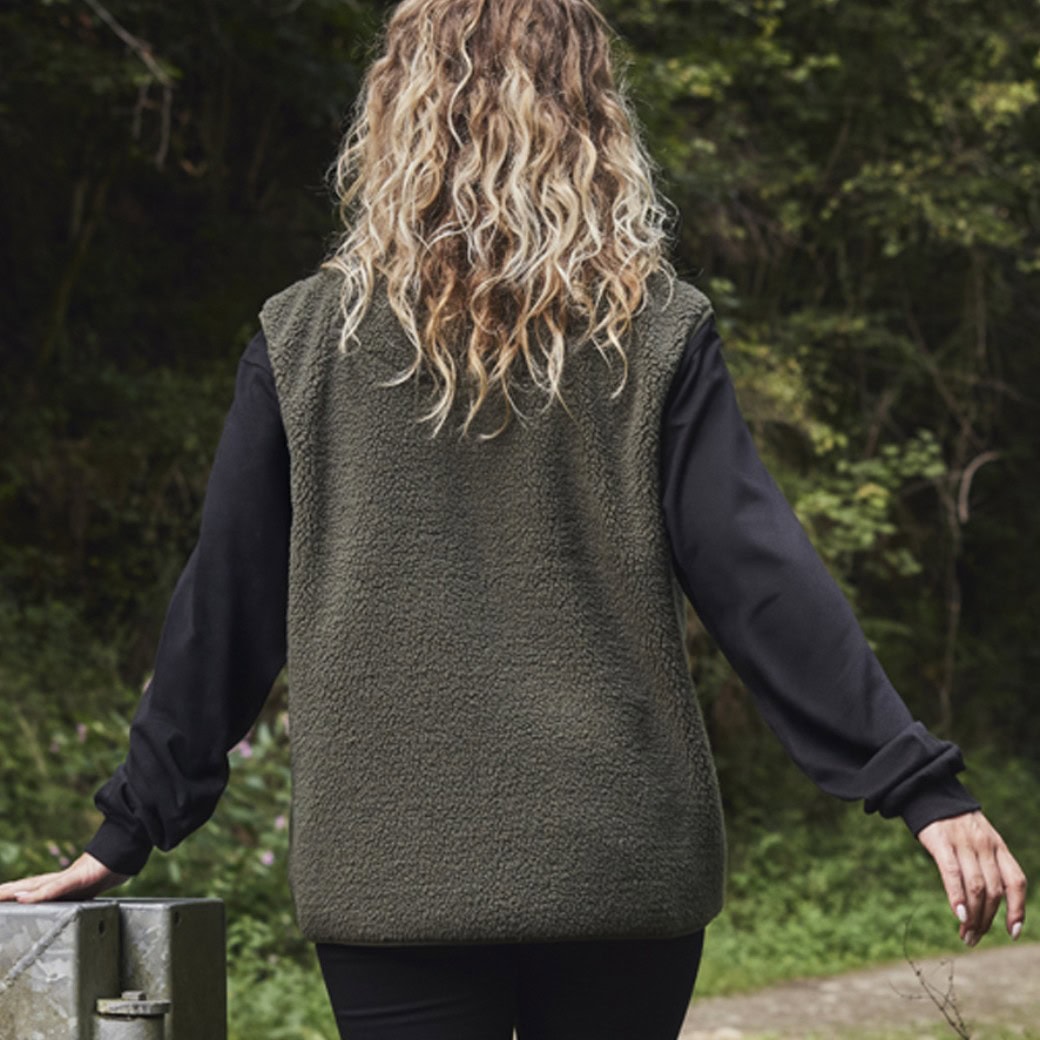 The Nara Borg Fleece Gilet - Image 2
